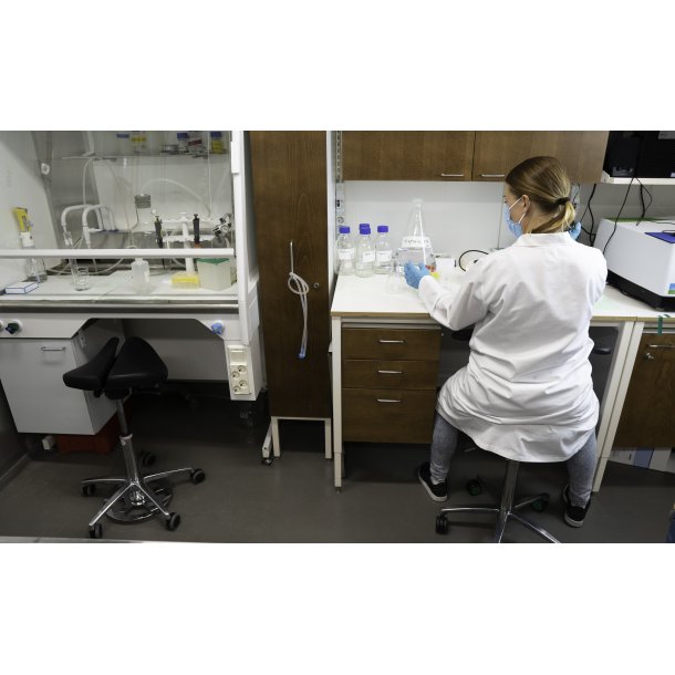 Salli Swing Fit Sadelstol med justerbar brdde og alubase