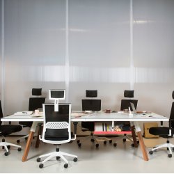 You And Me Bordtennisbord og konferencebord i et