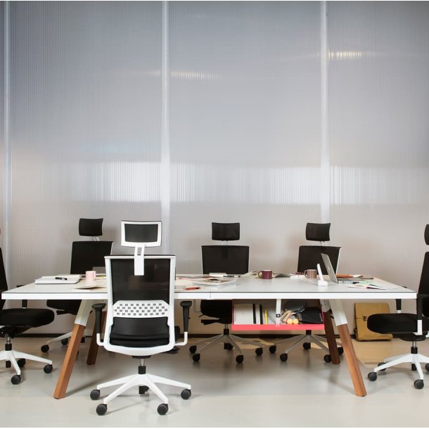 You And Me Bordtennisbord og konferencebord i et